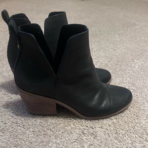 Toms everly black cut out ankle booties